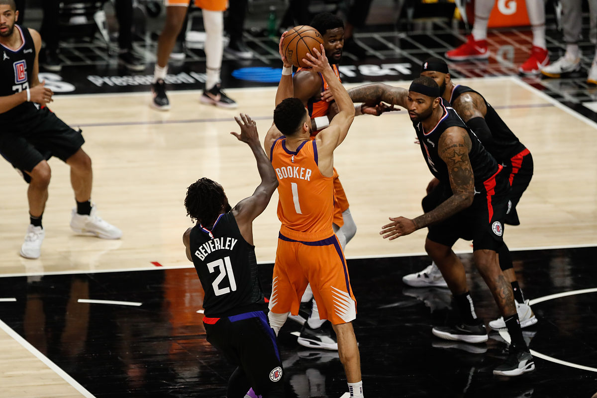 开云平台-浓眉哥连续十五场比赛得分超过最后时刻胜出，TL不断突破！-开云平台