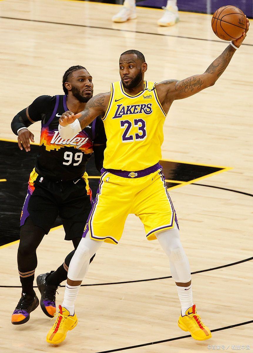 开云体育娱乐-詹姆斯重返赛场，大比分获胜首场状态出色，瑞士队观众沸腾！-开云体育娱乐