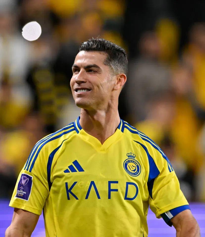 开云在线体育-C罗焦点对战，萨拉赫与80激战切尔西分钟，领先优势明显胜负难料！-开云在线体育